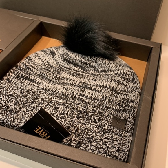 Frye Set 🌟 Beanie and Card Case - Picture 10 of 13